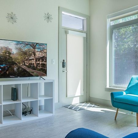 Beautiful Riverwalk Apt With Full Amenities, King Bed & Free Parking San Antonio Bagian luar foto