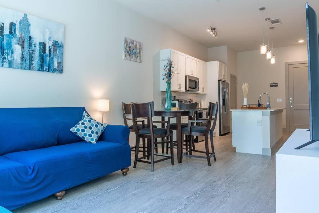 Beautiful Riverwalk Apt With Full Amenities, King Bed & Free Parking San Antonio Bagian luar foto