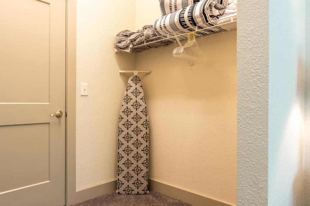 Beautiful Riverwalk Apt With Full Amenities, King Bed & Free Parking San Antonio Bagian luar foto