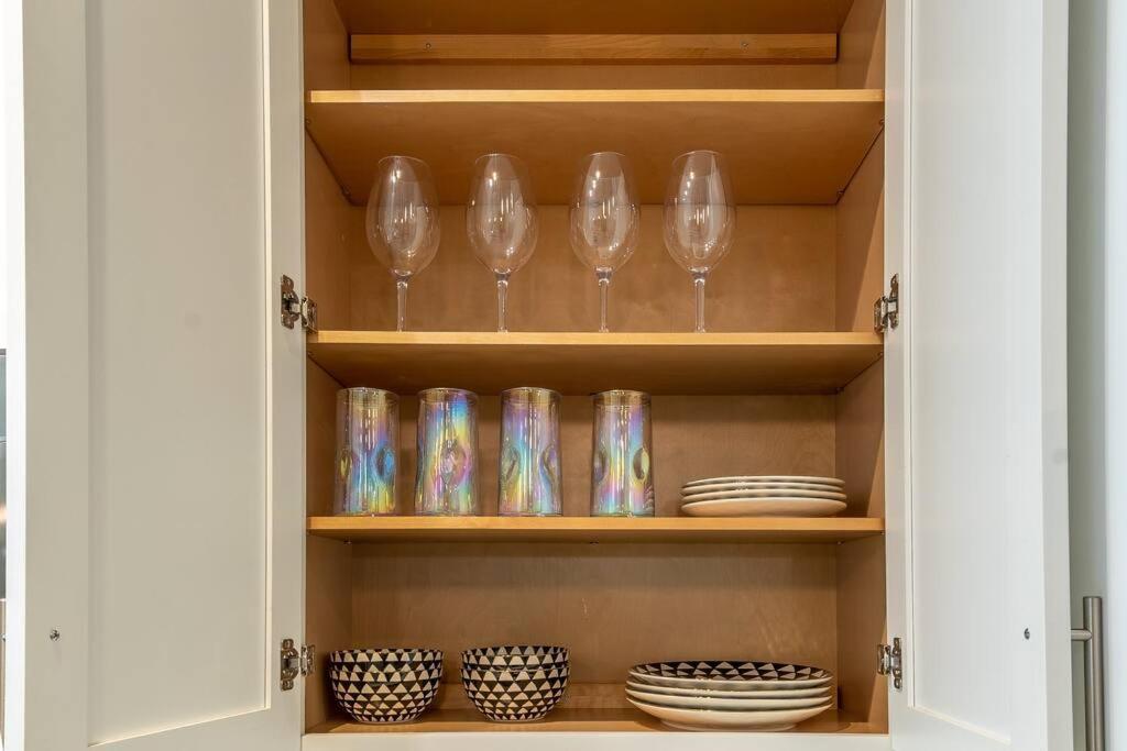 Beautiful Riverwalk Apt With Full Amenities, King Bed & Free Parking San Antonio Bagian luar foto