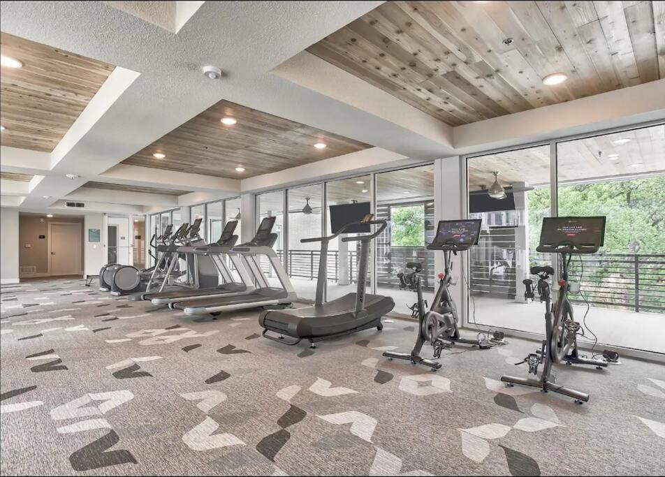 Beautiful Riverwalk Apt With Full Amenities, King Bed & Free Parking San Antonio Bagian luar foto