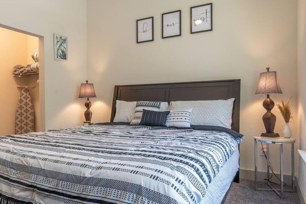 Beautiful Riverwalk Apt With Full Amenities, King Bed & Free Parking San Antonio Bagian luar foto