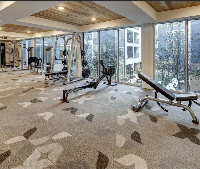 Beautiful Riverwalk Apt With Full Amenities, King Bed & Free Parking San Antonio Bagian luar foto