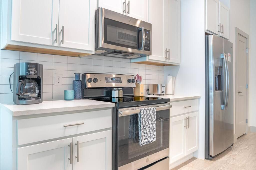Beautiful Riverwalk Apt With Full Amenities, King Bed & Free Parking San Antonio Bagian luar foto