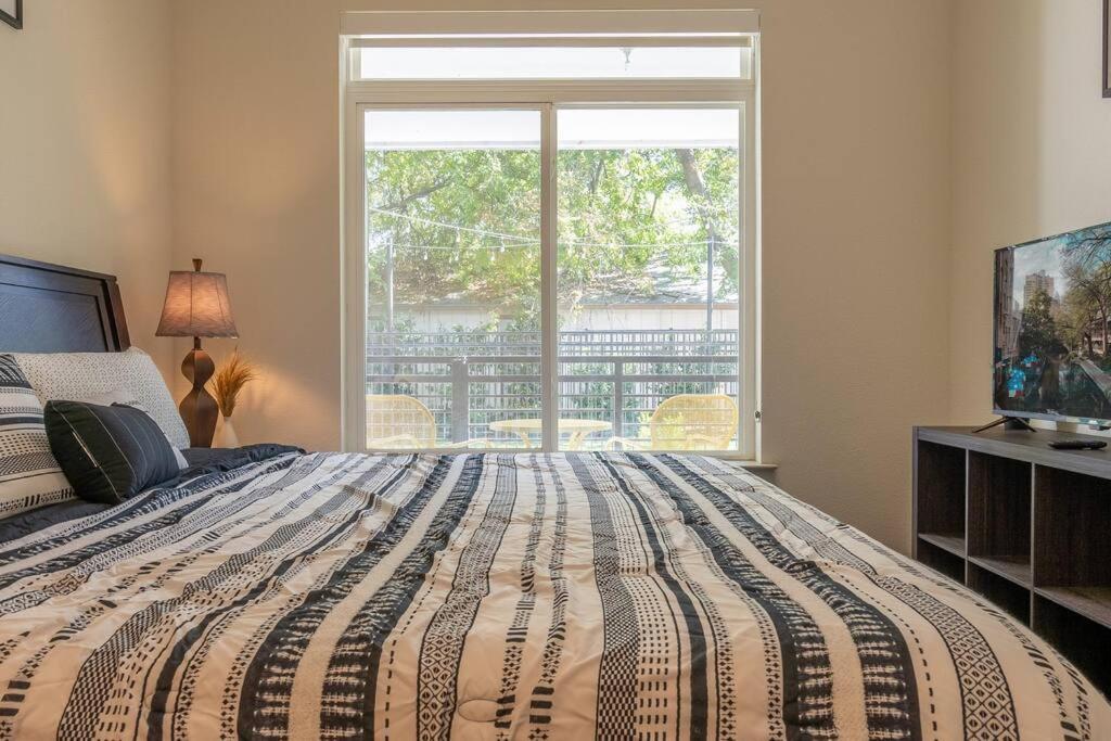 Beautiful Riverwalk Apt With Full Amenities, King Bed & Free Parking San Antonio Bagian luar foto
