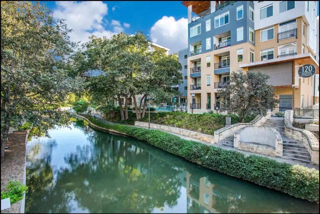 Beautiful Riverwalk Apt With Full Amenities, King Bed & Free Parking San Antonio Bagian luar foto