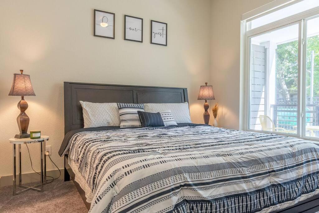 Beautiful Riverwalk Apt With Full Amenities, King Bed & Free Parking San Antonio Bagian luar foto