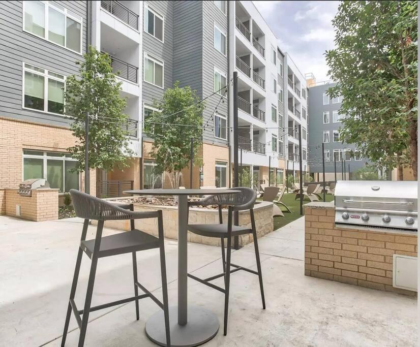 Beautiful Riverwalk Apt With Full Amenities, King Bed & Free Parking San Antonio Bagian luar foto