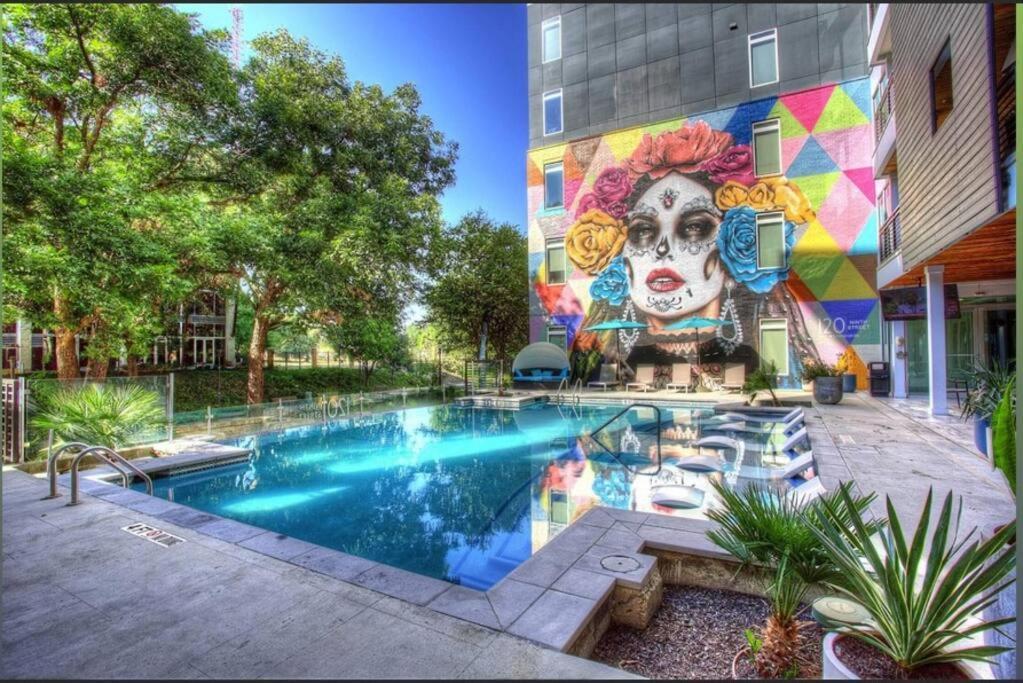 Beautiful Riverwalk Apt With Full Amenities, King Bed & Free Parking San Antonio Bagian luar foto